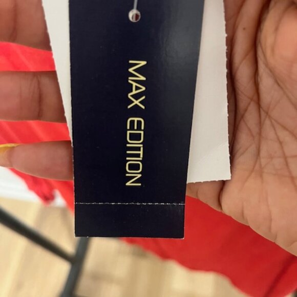 Scarlet Ruffle Tee - Picture 3 of 6